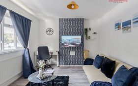 Spacious 1 Bed Flat For Contractors Leisure And Relocation Guests By Icon Living Properties Short Lets And Serviced Accommodation Barking